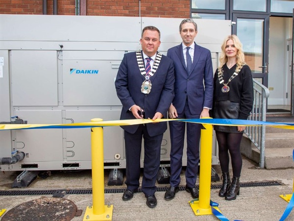 Cathaoirleach Cllr. Paul O'Brien officially opens Wicklow's first decarbonised building alongside Taoiseach Simon Harris